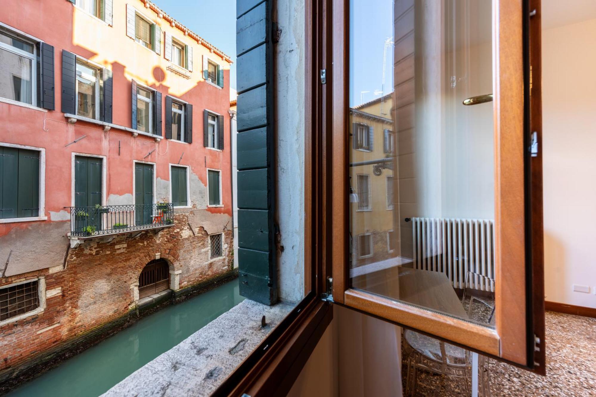 Apartamento Just Urban - Castello 6386 Canal View Veneza